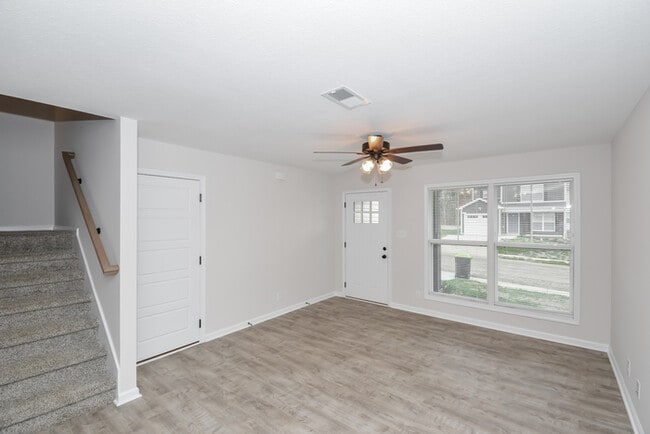 Building Photo - Stunning 3 Bedroom Home in Clarksville, TN!