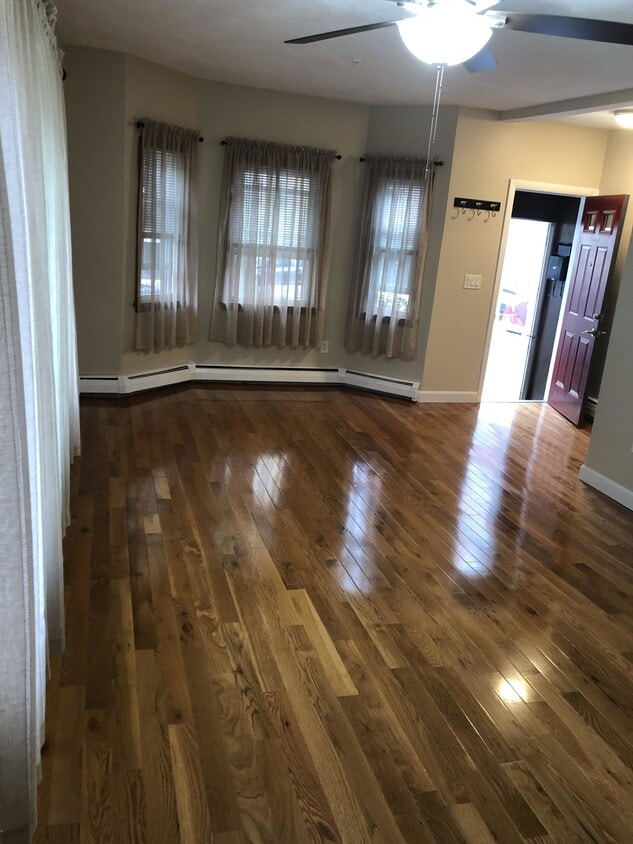 Primary Photo - 144 Spring St