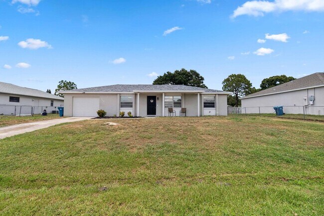 Building Photo - Cozy Palm Bay with Large Bonus Room