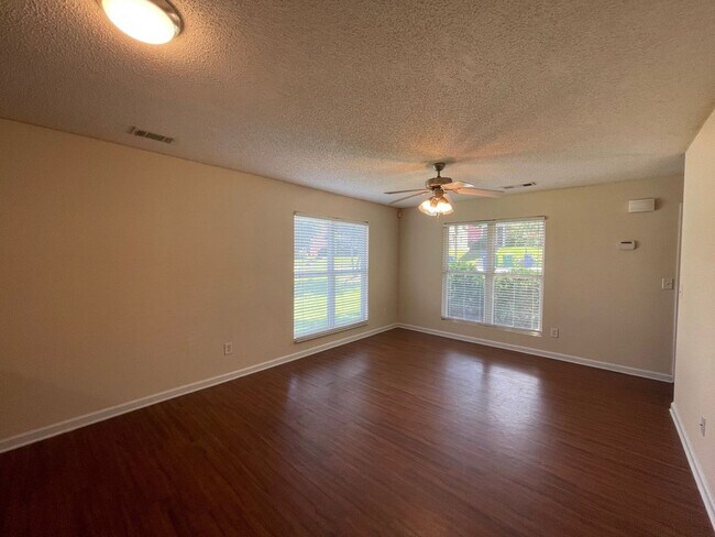 Foto del edificio - 5 BEDROOM PLUS BONUS ROOM PRE-LEASING FOR AUGUST 2026!