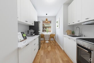 Building Photo - 5010 Av Macdonald