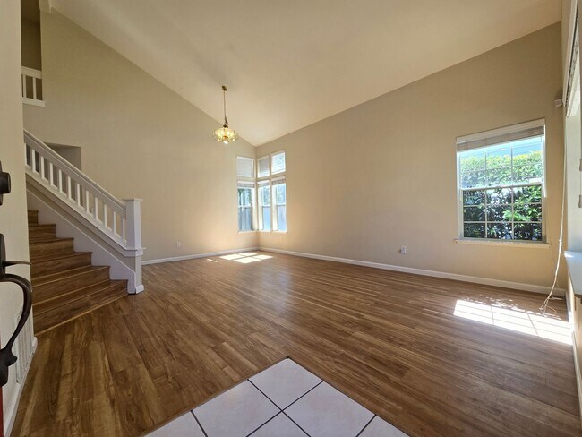 Building Photo - Air-Conditioned 4 Bed / 2.5 Bath Single Fa...