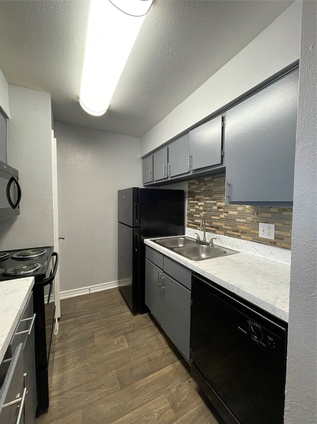 Building Photo - 16414 Stuebner Airline Rd