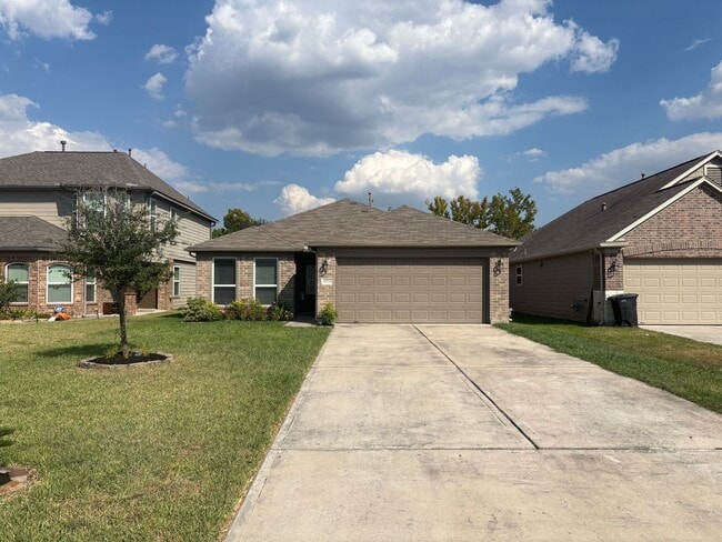 Building Photo - Charming one-story home featuring 3 bedrooms and 2.5 bathrooms in a welcoming neighborhood.