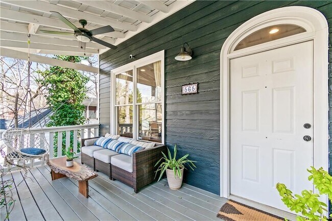 Building Photo - 565 Harold Ave NE