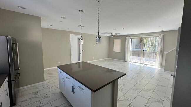 Building Photo - Executive Living @ Summerlin
