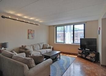 Foto del edificio - 85 Brainerd Rd