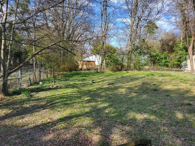 Photo - Conveniently located to UA, Mercedes and D... House