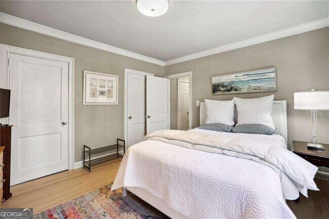 Foto del edificio - 4810 Lake Forrest Dr NE