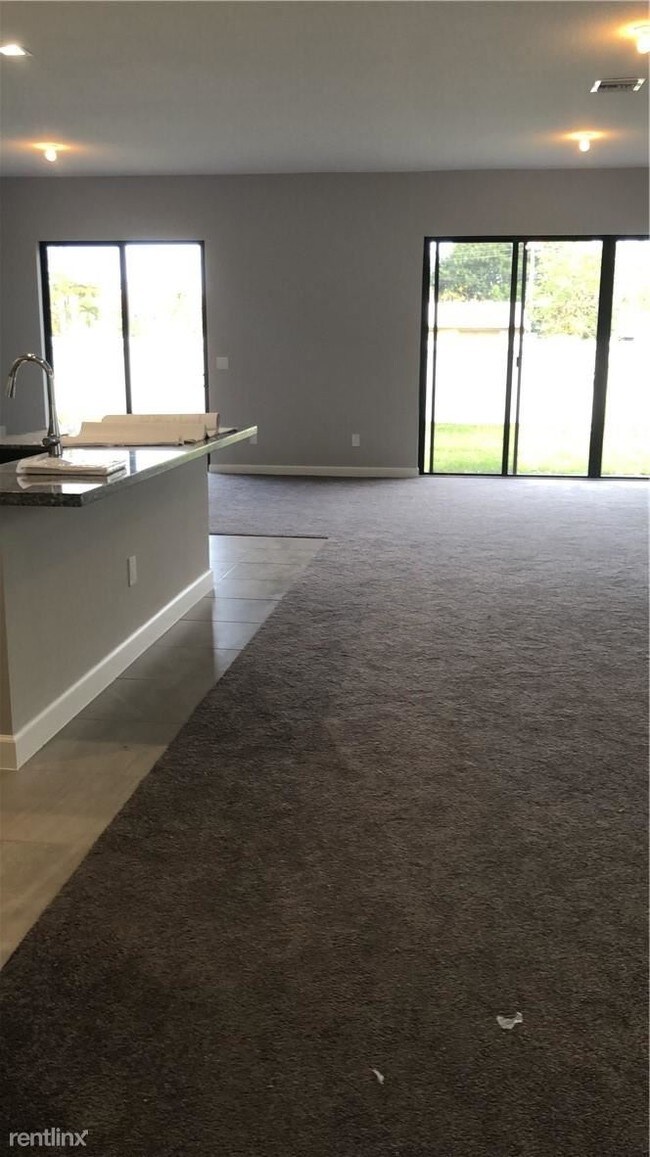 Foto del edificio - 4 br, 3.5 bath House - 4924 Whispering Way