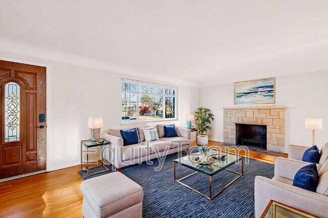 Foto del edificio - 8980 Cherry Blossom Ln