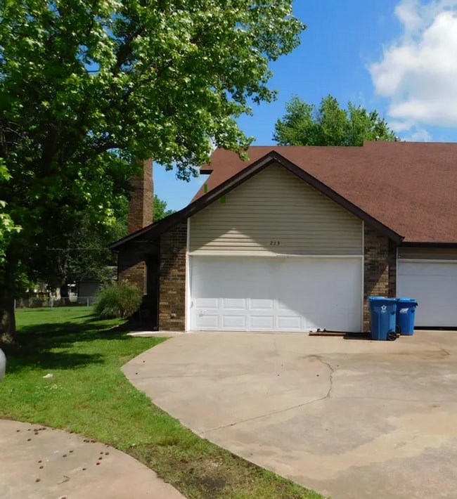 Building Photo - Duplex for rent, 2 bedroom, 2 bathroom. 2 ...
