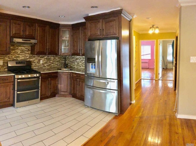 Foto del edificio - 78-04 Parsons Blvd