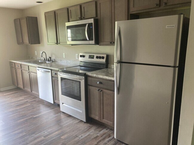 Building Photo - 1402 Valleywood Dr