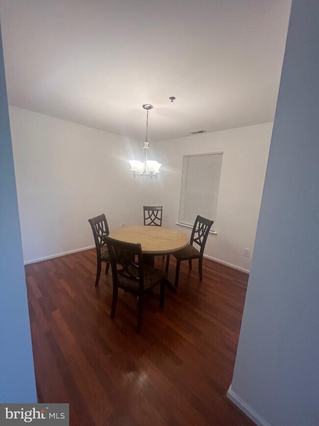 Foto del edificio - 512 Ashton Ln