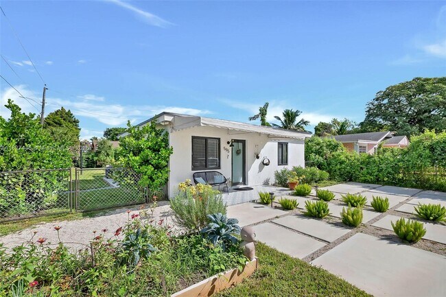 Foto del edificio - 595 NW 101st St