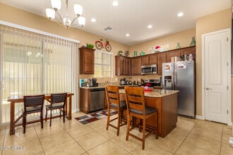 Building Photo - 1367 S Country Club Dr