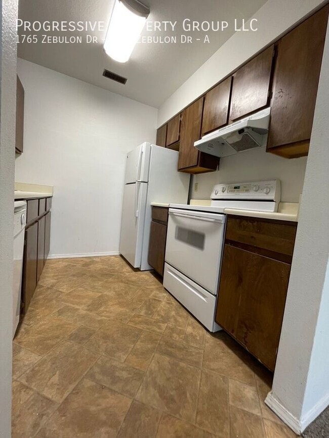 Building Photo - 1765 Zebulon Dr
