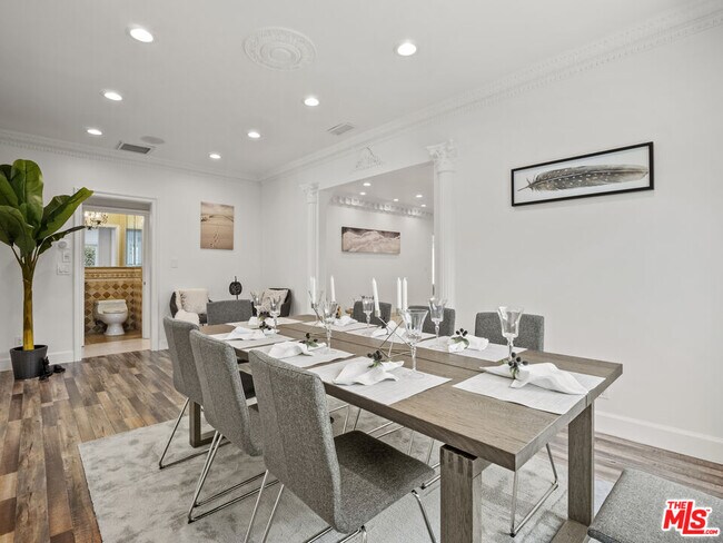 Foto del edificio - 482 S Sherbourne Dr