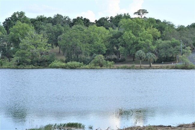 Building Photo - Clermont 2/2 Duplex with Lakeview