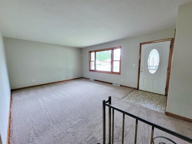 Building Photo - 2132 Kaskaskia Dr