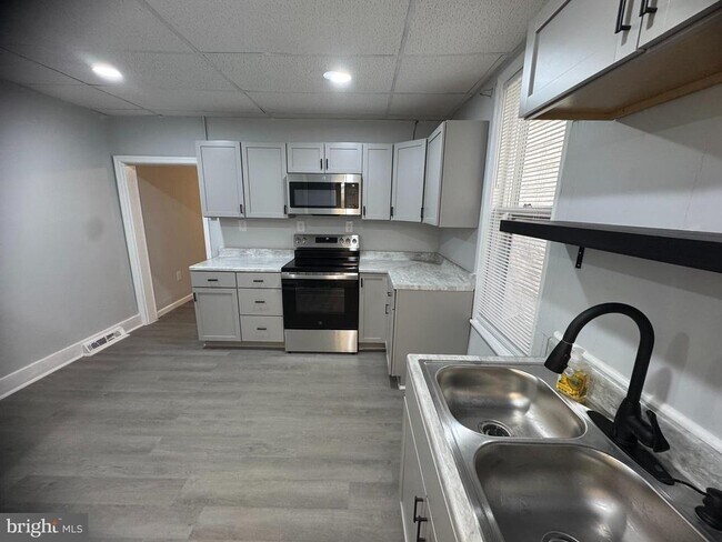 Foto del edificio - 122 W All Saints St