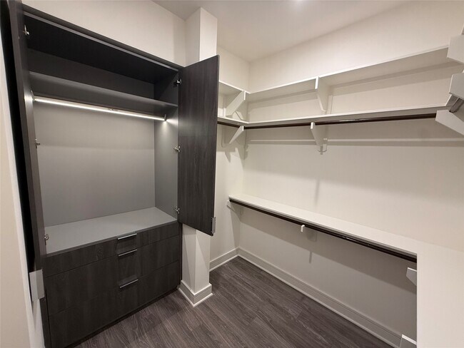 Foto del edificio - 2525 Turtle Creek Blvd