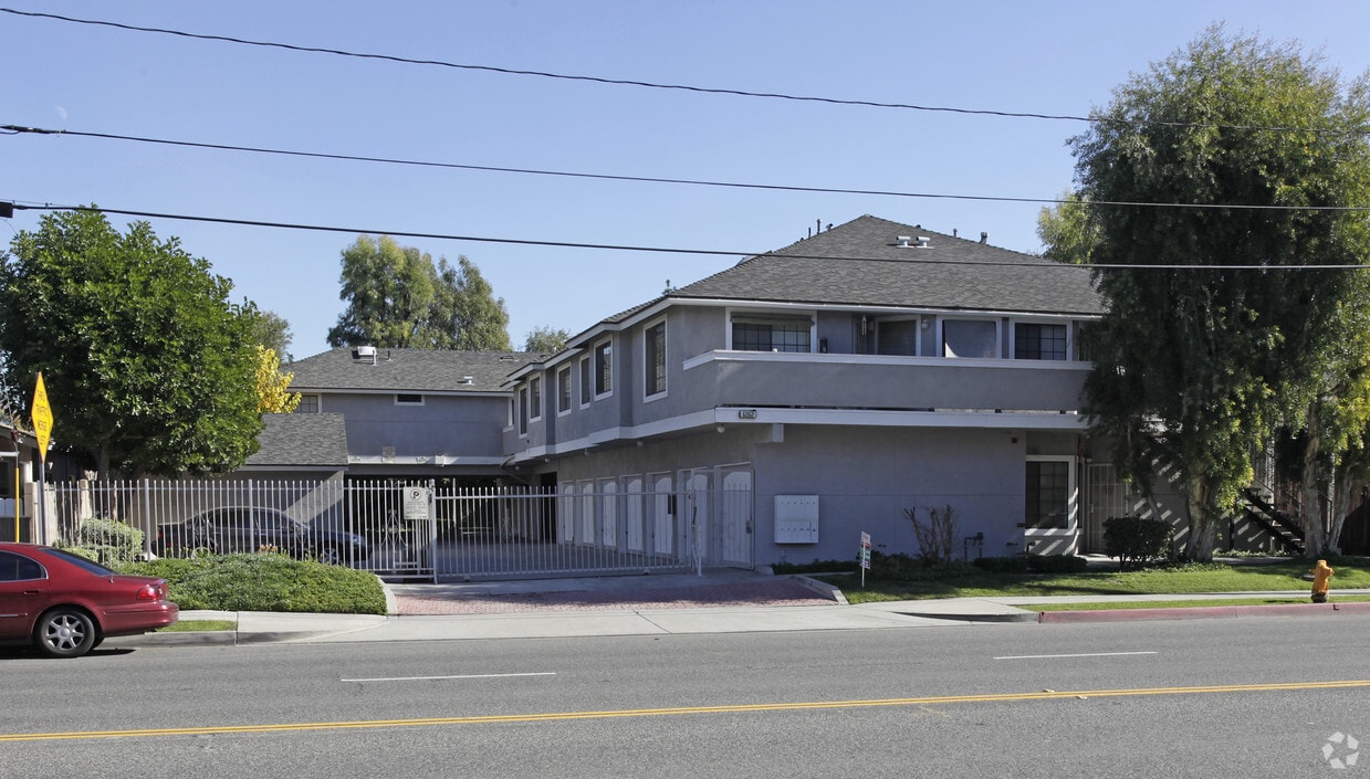 Primary Photo - 6062 Western Ave