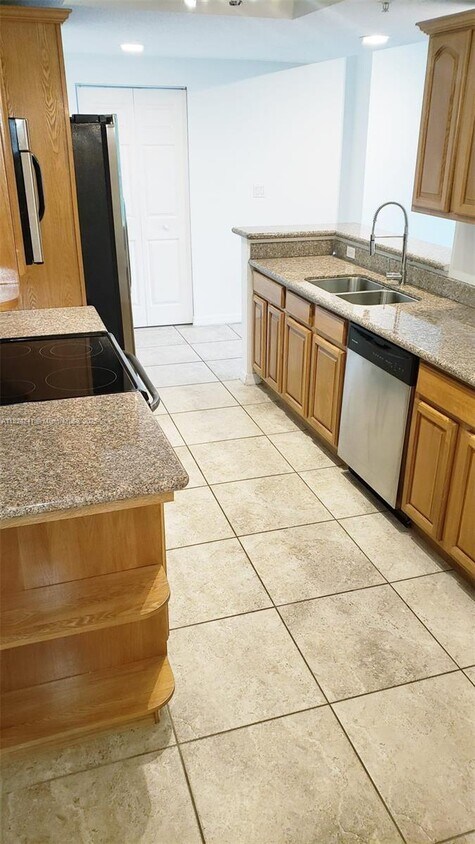 Foto principal - 3530 SW 22nd St