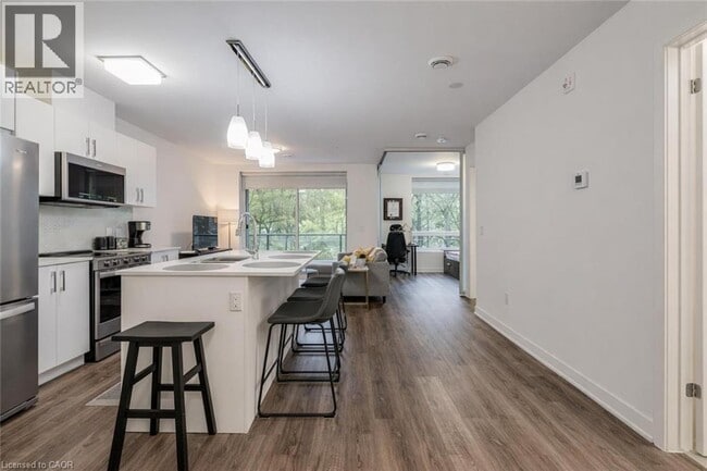 Building Photo - 479 Charlton Ave E