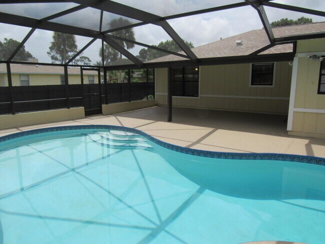 Building Photo - 7006 Lakeland Blvd