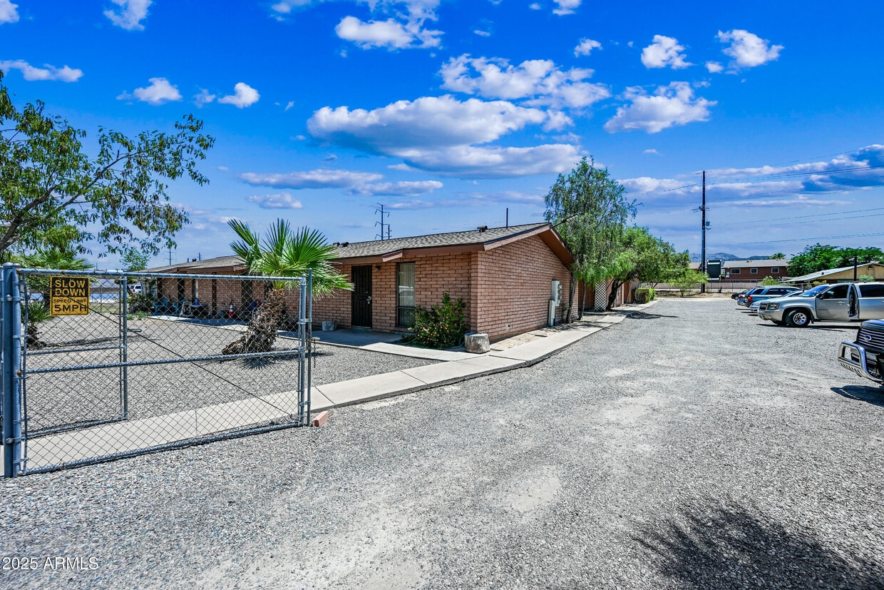 Foto principal - 721 E Fremont Rd