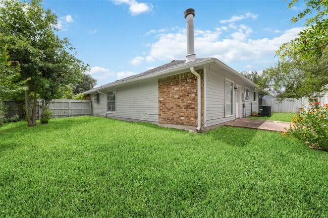 Foto del edificio - 12702 Ashford Creek Dr