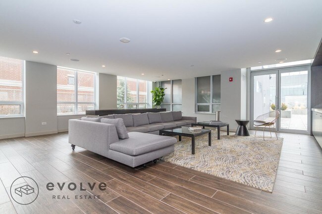 Building Photo - 750 N Hudson Ave