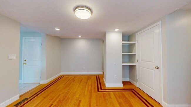 Building Photo - 27 Dell Ave