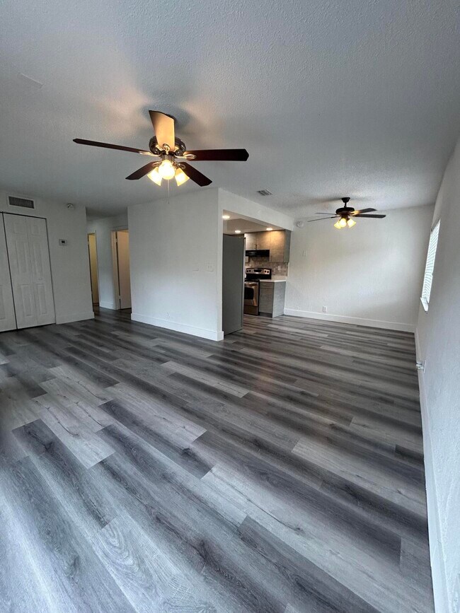 Foto del edificio - 2229 NW 59th Ave