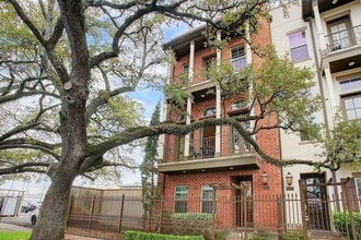 Building Photo - 912 Lovett Blvd