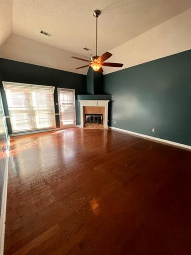 Foto del edificio - Charming 2-Bedroom Home in Memphis-Comfort...