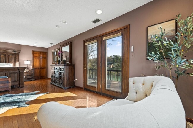 Foto del edificio - 1035 Panther Creek Rd