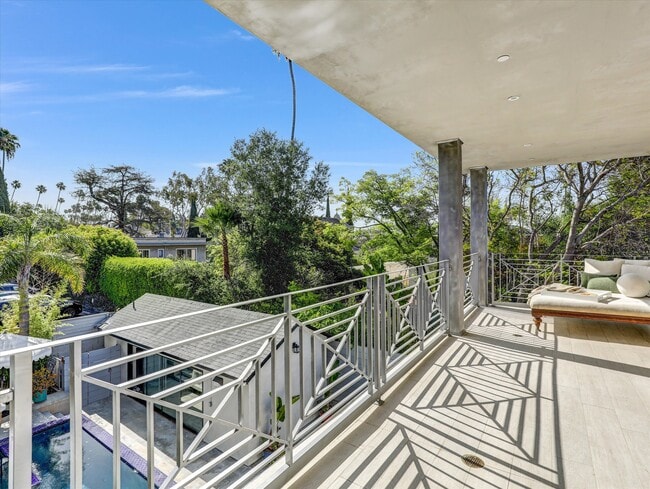 Building Photo - 1724 N Sierra Bonita Ave