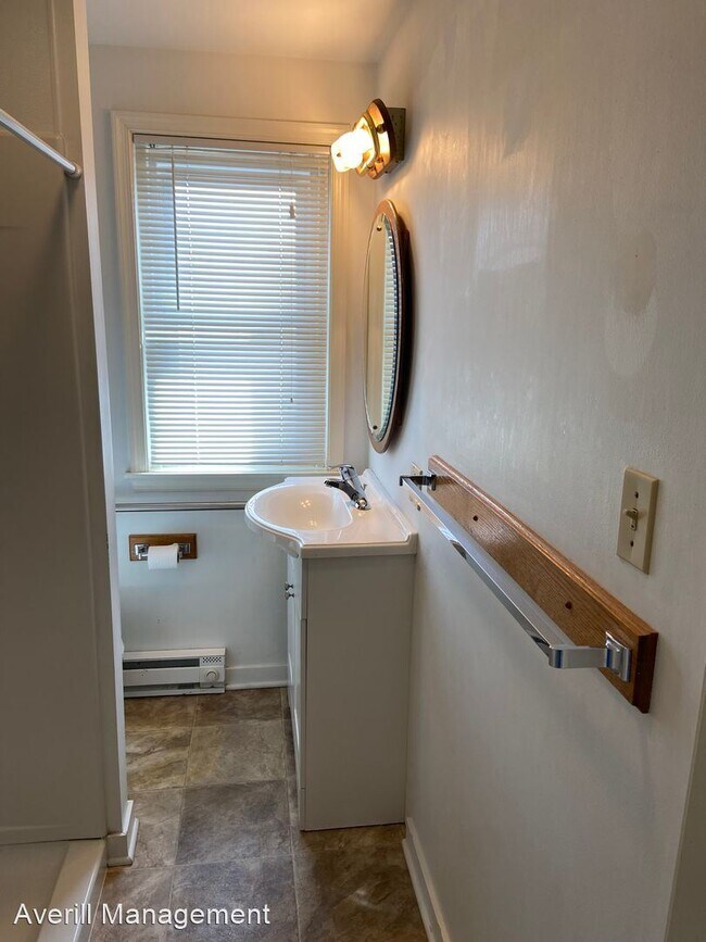 Building Photo - 3 br, 1 bath House - 415 North 5th Street