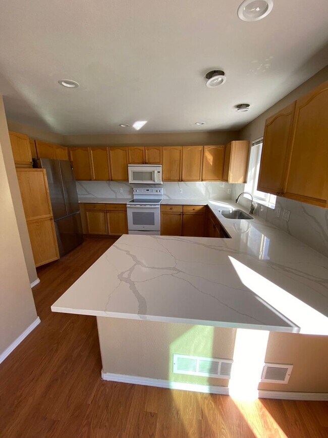 Foto del edificio - 3 bedroom 2 bathroom single family house in Highlands Ranch