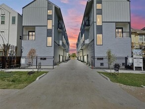 Building Photo - 1221 W 16th St