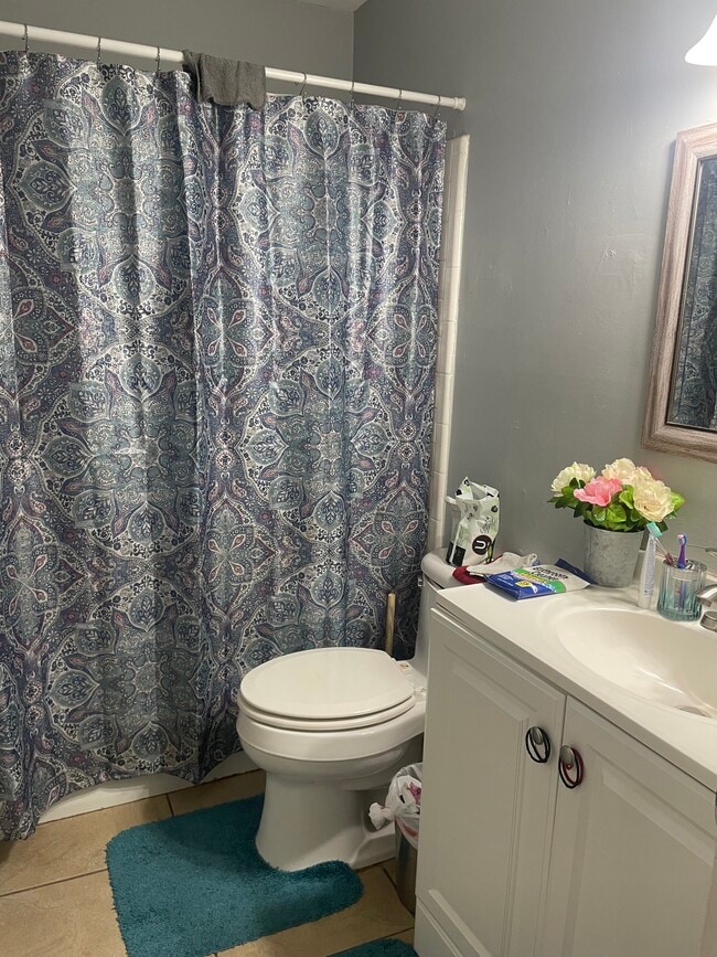 Building Photo - 213 10th St NW