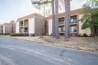Building Photo - 1855 Poplar Woods Cir W