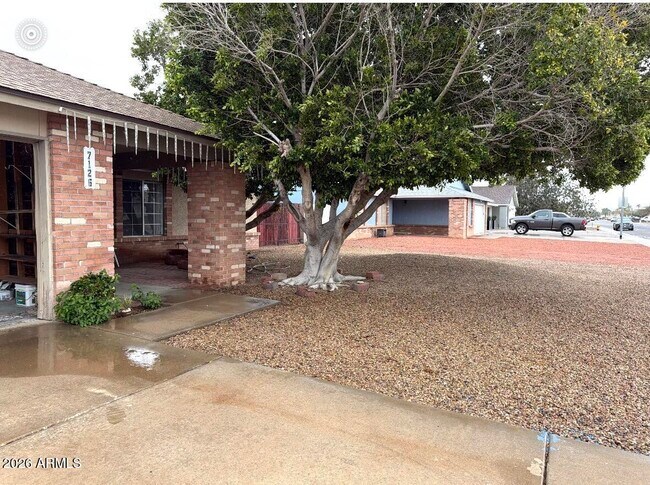 Foto del edificio - 7126 W Sunnyside Dr