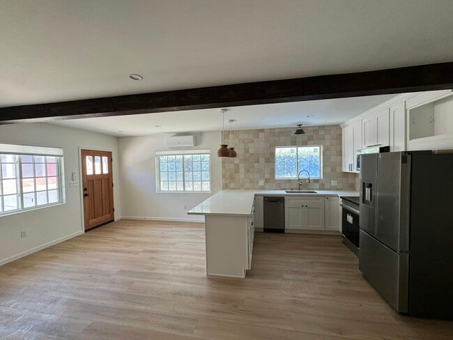 Foto del edificio - 8212 Romaine St