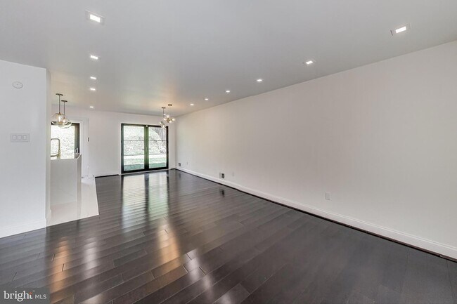 Foto del edificio - 3715 Astoria Rd
