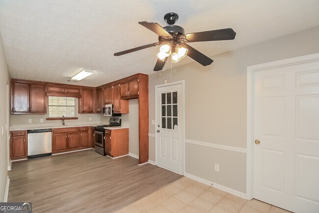 Building Photo - 290 Lazy Hollow Ln