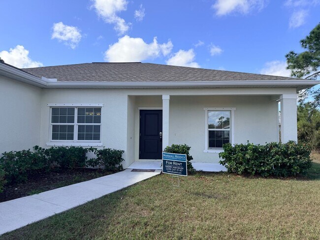 Foto del edificio - 3 bedrooms and 2 baths! FRESHLY RENOVATED!